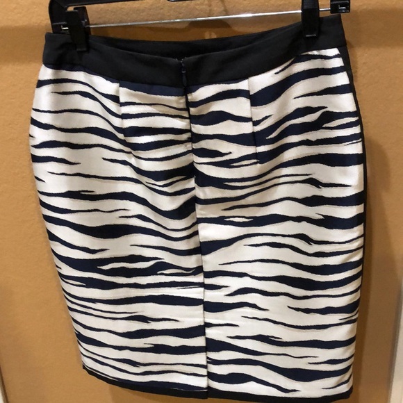 Ann Taylor fully lined animal print skirt sz 4P - Picture 2 of 6